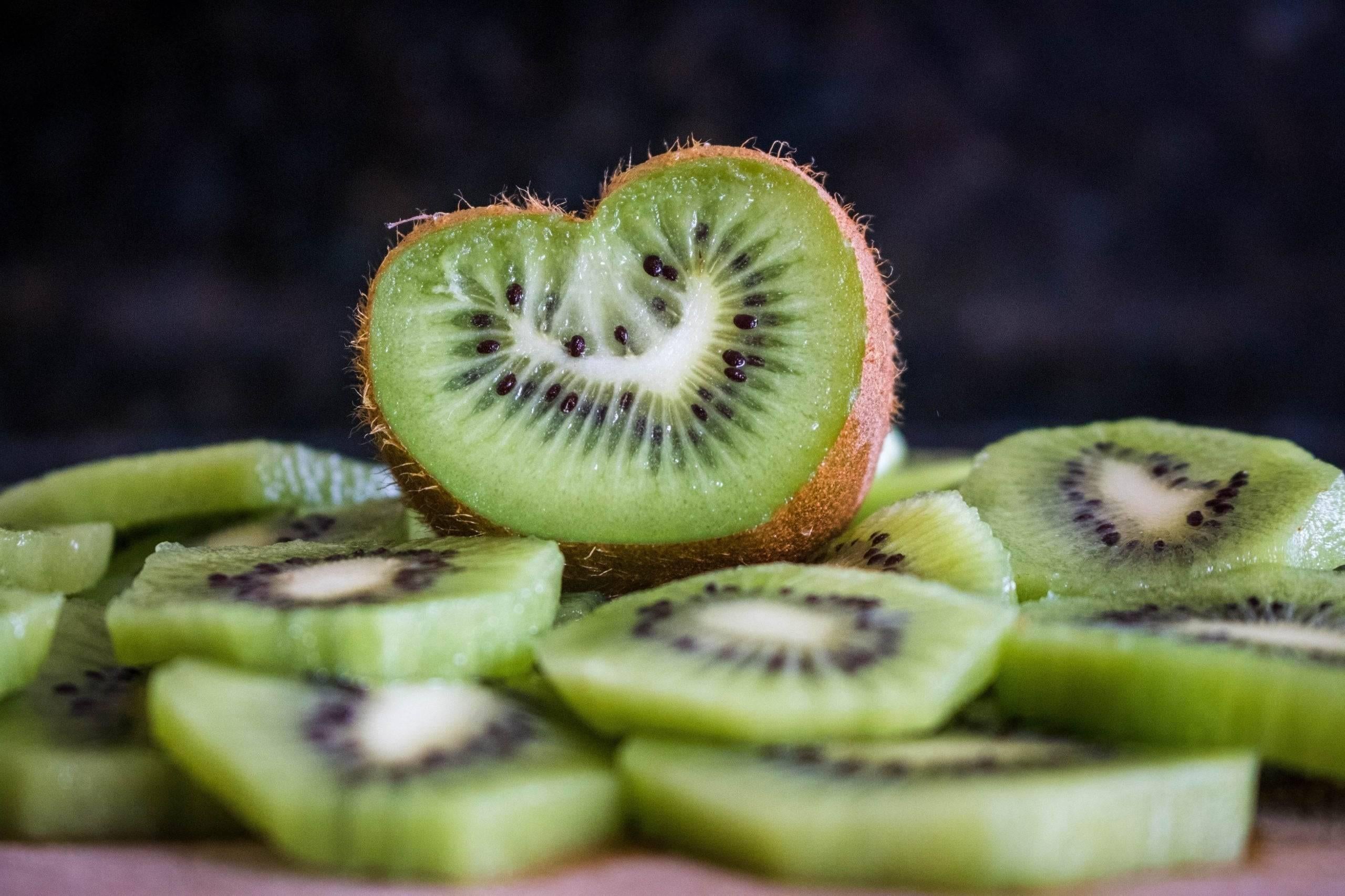 Kiwi Pflege: Mit diesen einfachen Tipps trägt Dein Kiwibaum jahrelang-Botanicly